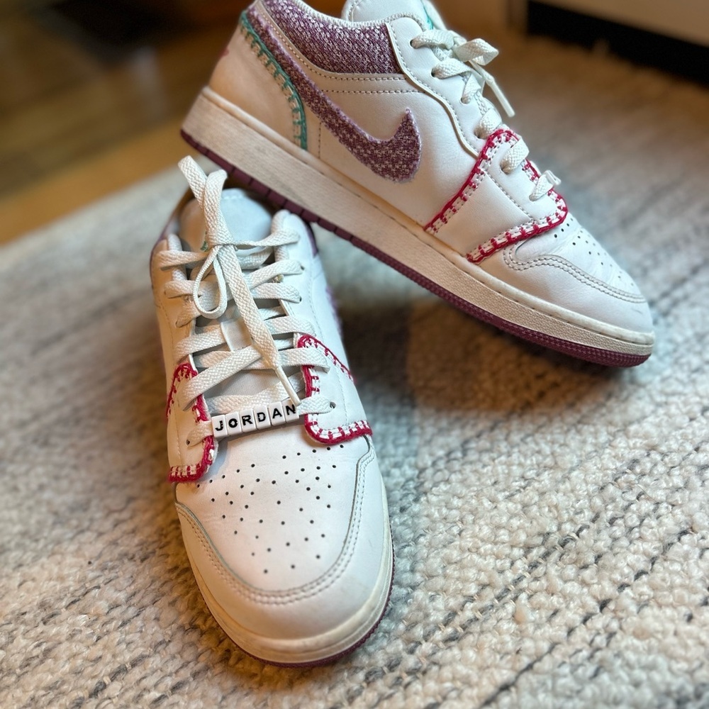 Nike Girls Jordan 1 Low Bordeaux Knit Youth Running Shoes - Picture 9 of 16